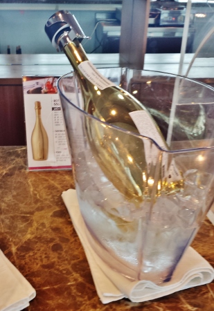 Korean Airlines First Class Lounge ICN prosecco