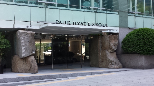 Park Hyatt Seoul Entrance