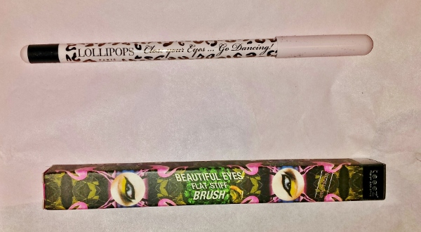 Glossybox January 2015 lollipop liner teeez brush