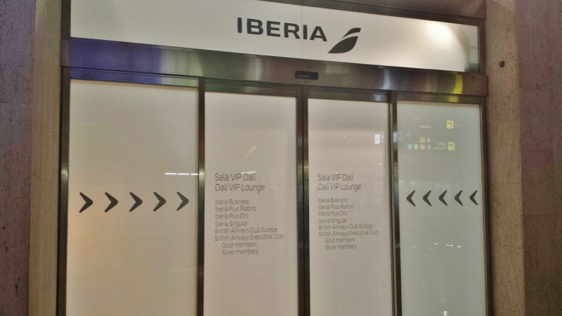 Madrid Airport T4 Iberia saladali lounge entrance