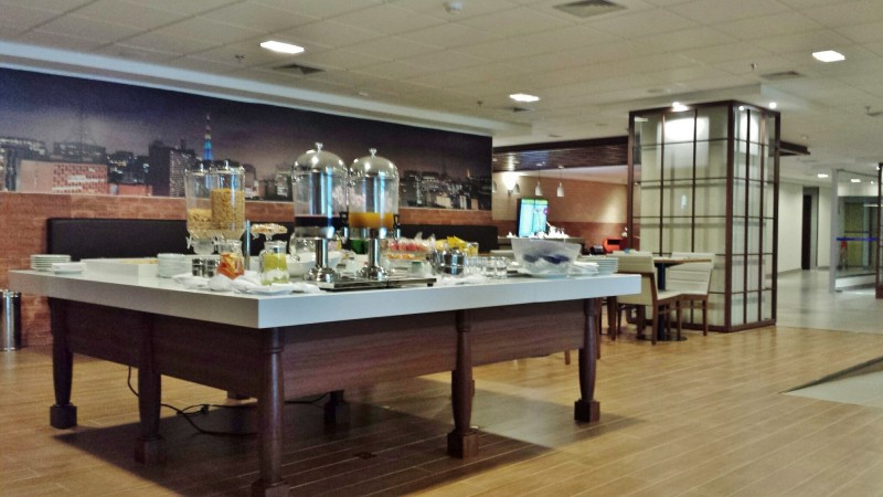 Tryp Wyndham GRU Airport Hotel breakfast layout