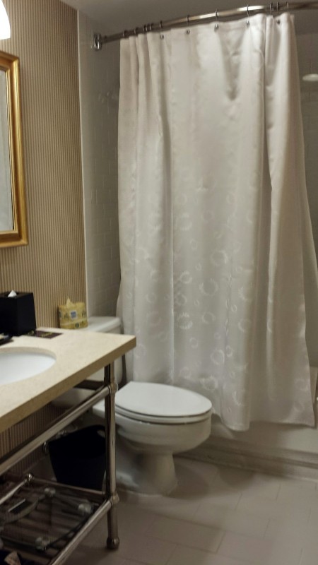 Sheraton Laguardia East Hotel executive suite bathroom