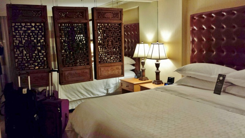Sheraton Laguardia East Hotel executive suite bedroom