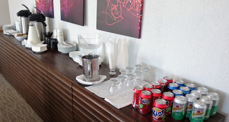 Crowne Plaza Panama Airport hotel club lounge beverages