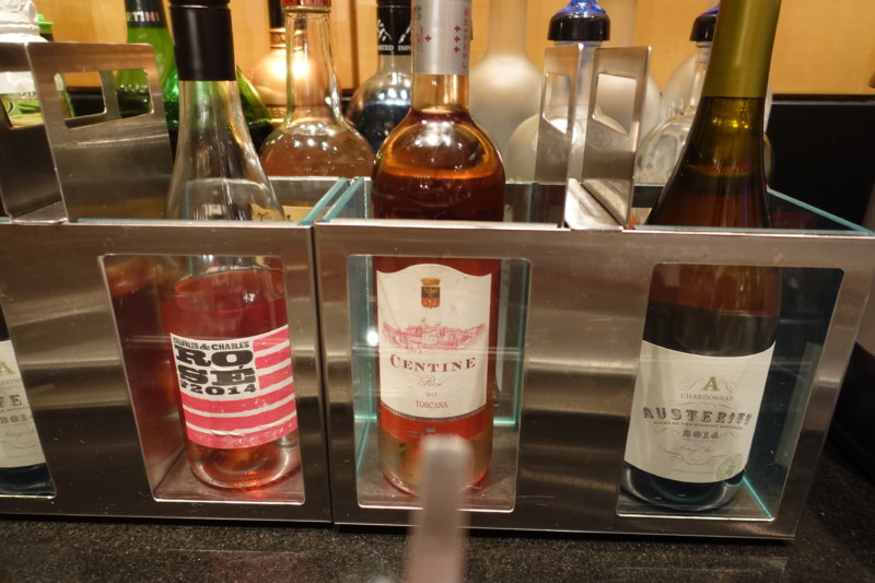 aa flagship lounge chicago wine rose
