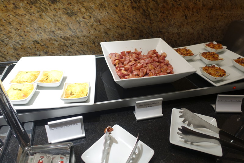 american airlines flagship lounge chicago hot breakfast