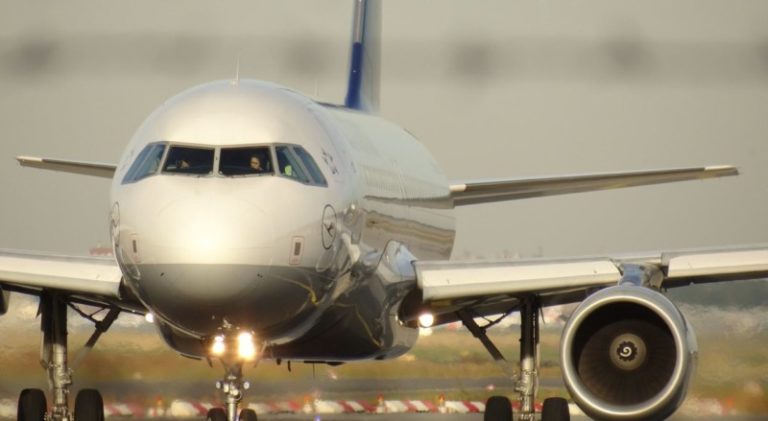 Passenger Planes Make Side by Side Landing, Free Wine & More