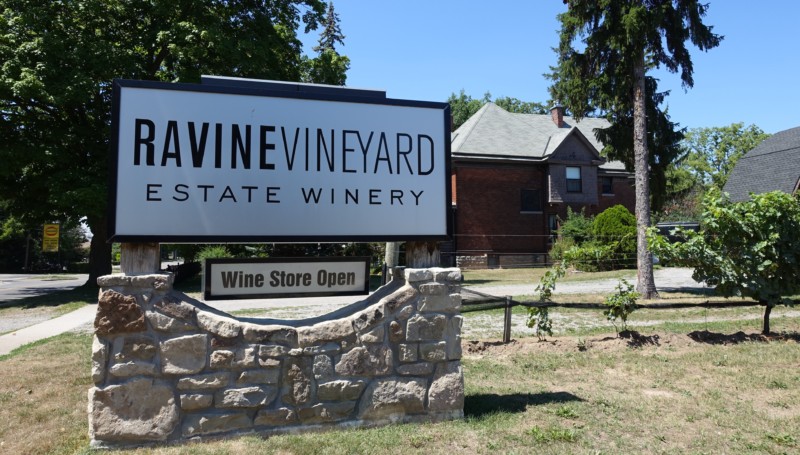 ravine-vineyard-entrance-sign-wine-tasting-niagara