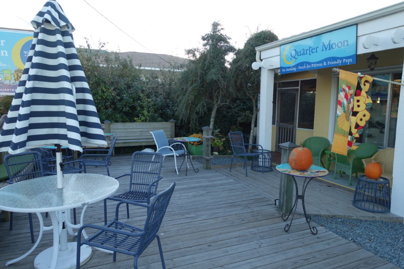 topsail-beach-nc-quartermoon-books-patio